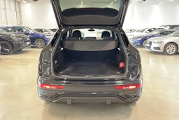 musta Audi Q5 2023 kuva 35.