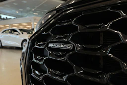 musta Audi Q5 2023 kuva 39.