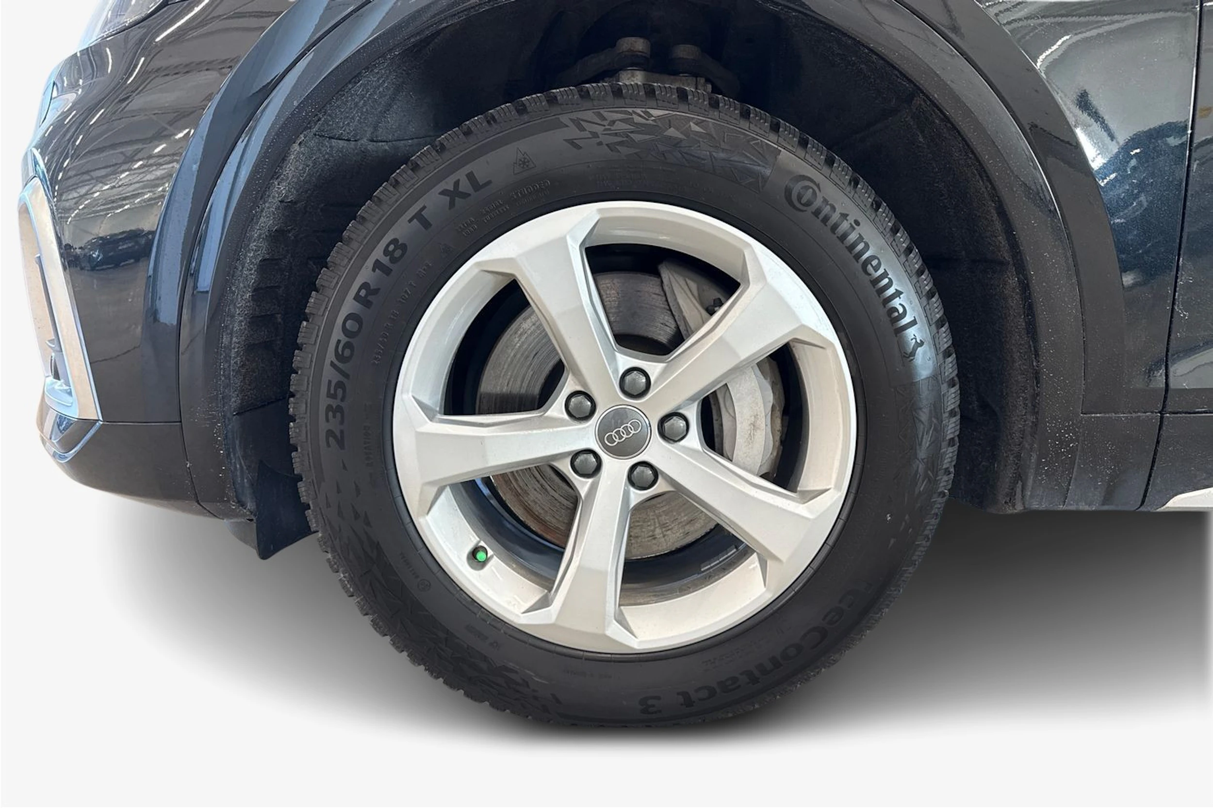 met. musta Audi Q5 2023 kuva 9.