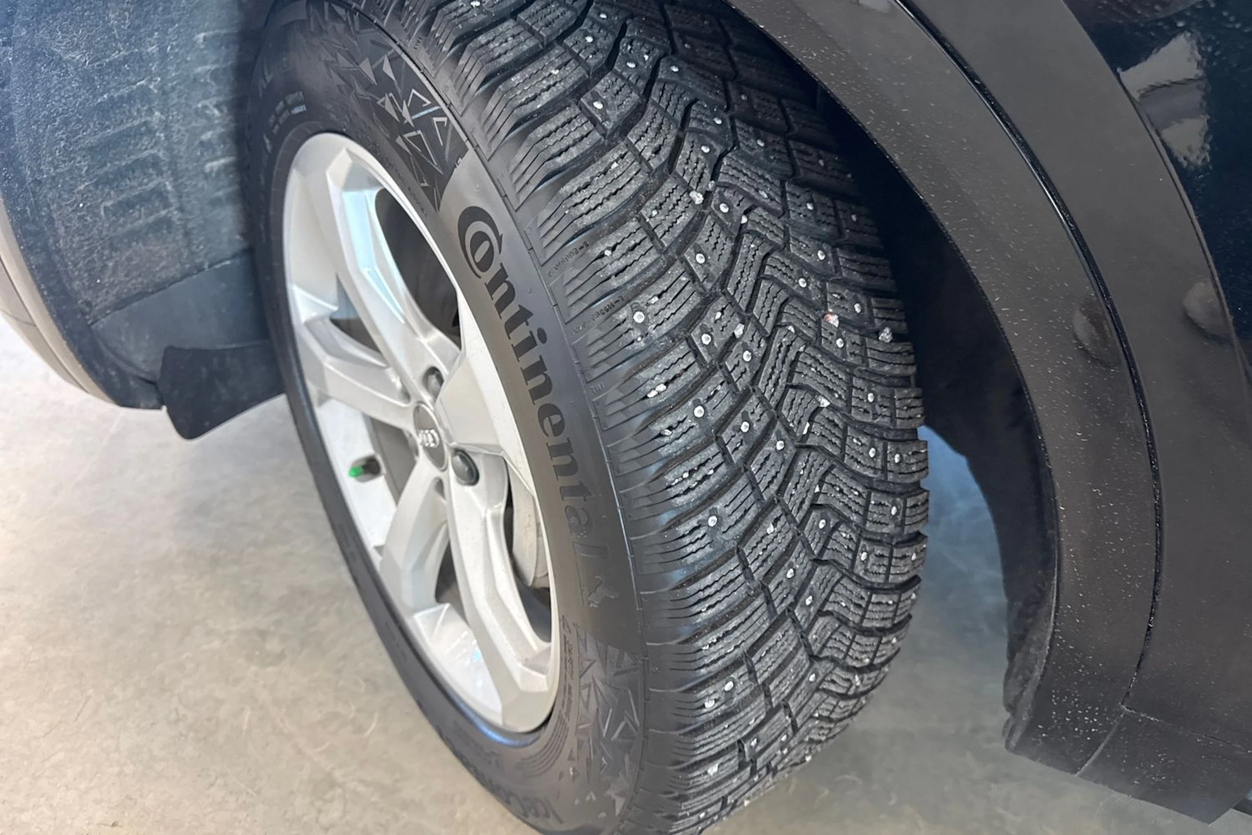 met. musta Audi Q5 2023 kuva 10.