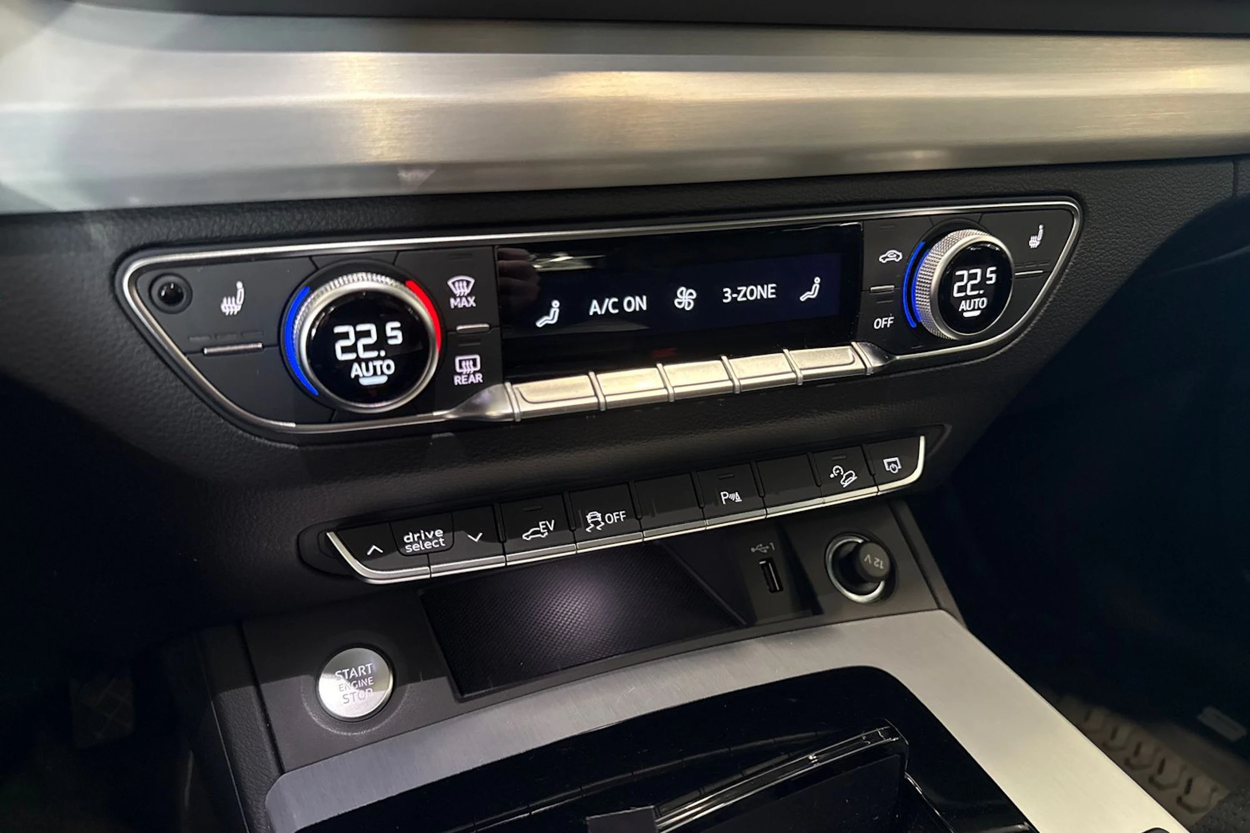 met. musta Audi Q5 2023 kuva 18.