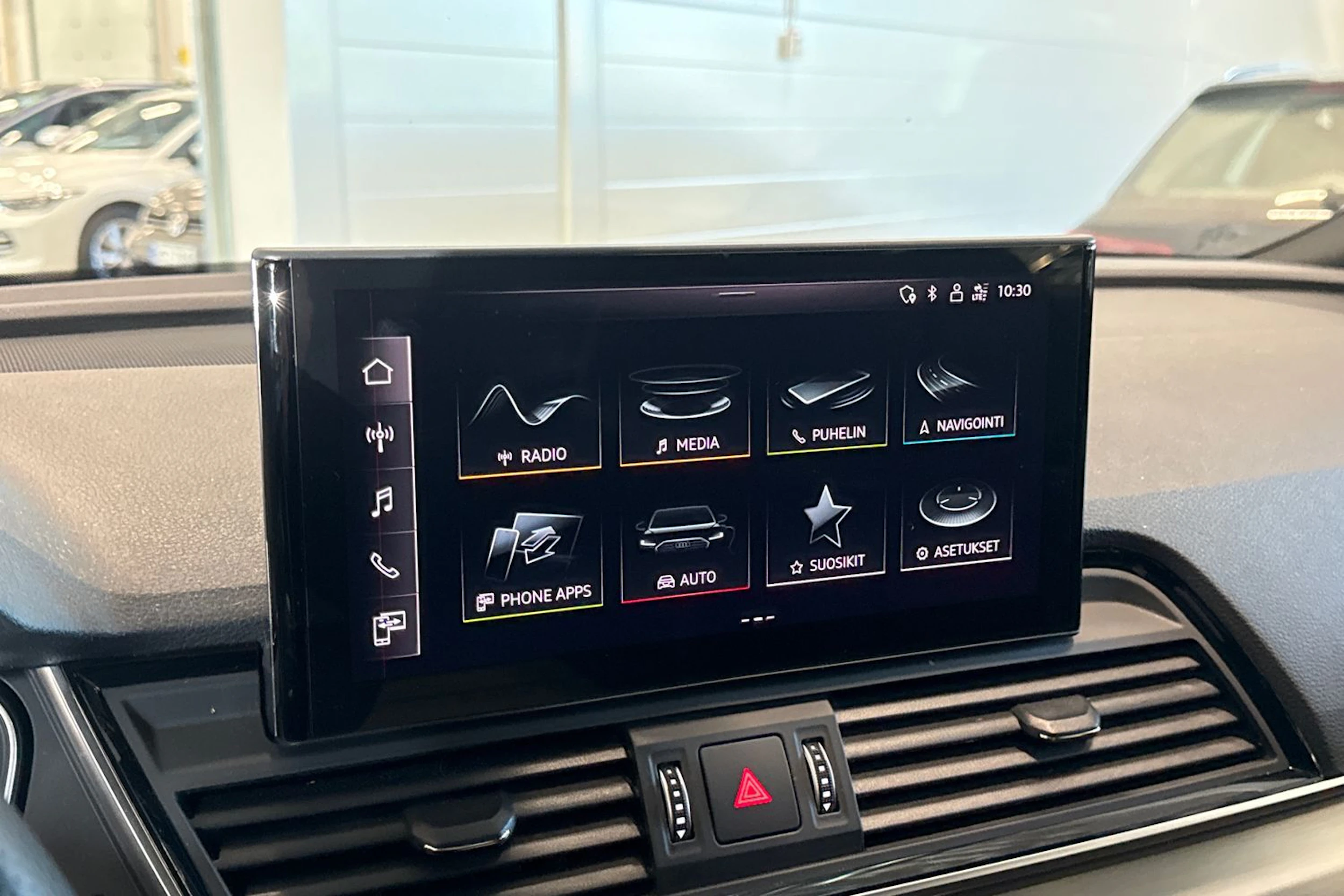 met. musta Audi Q5 2023 kuva 19.