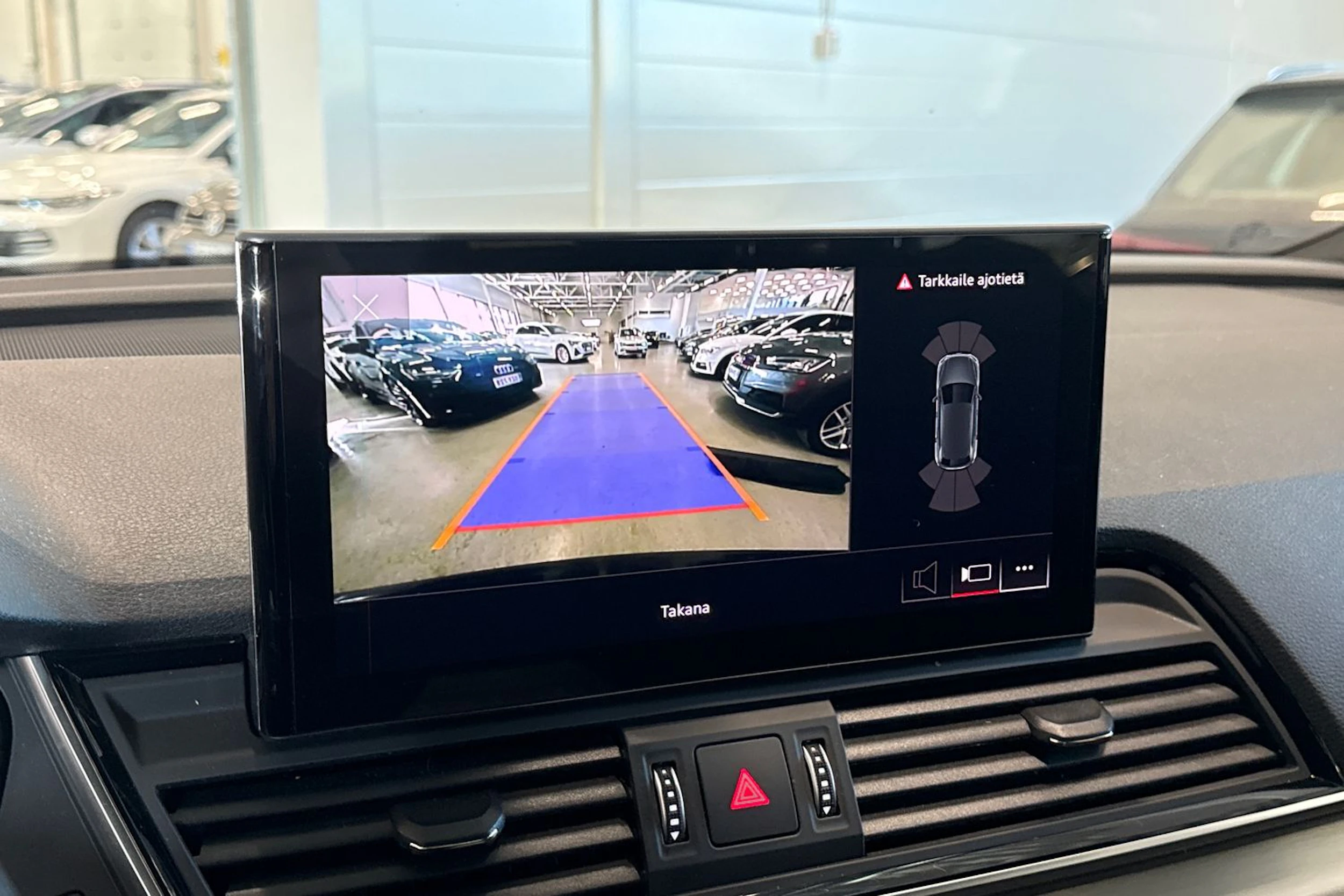 met. musta Audi Q5 2023 kuva 20.