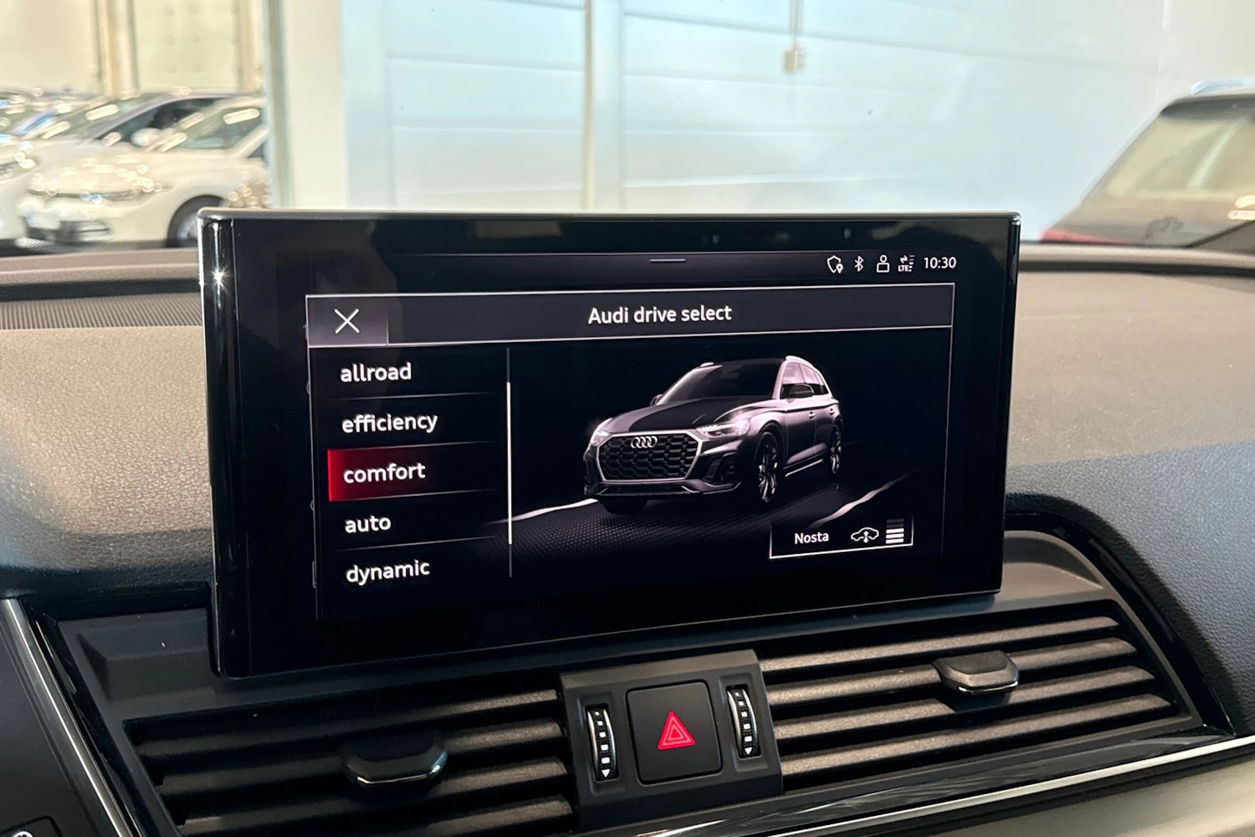 met. musta Audi Q5 2023 kuva 21.