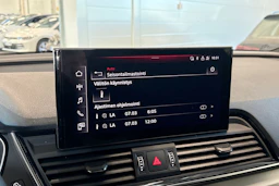 met. musta Audi Q5 2023 kuva 22.