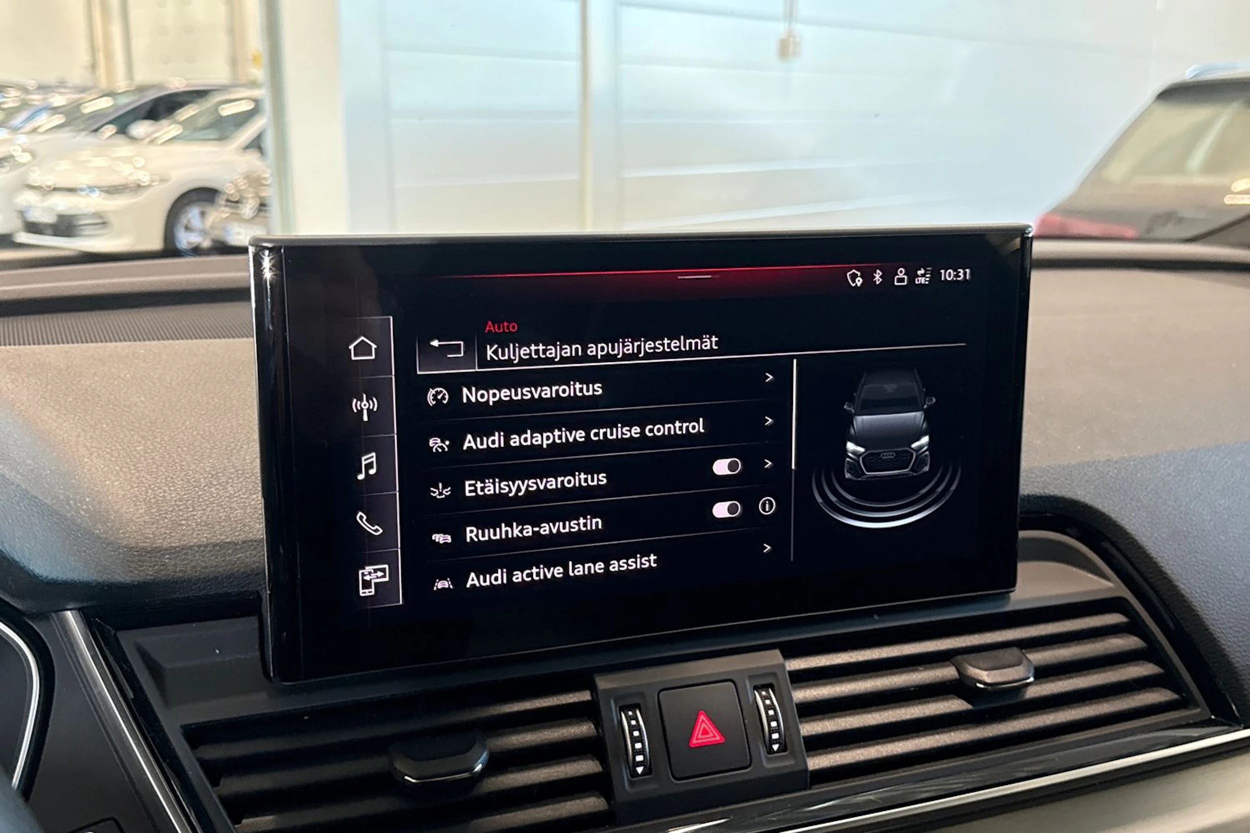 met. musta Audi Q5 2023 kuva 24.