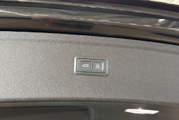 met. musta Audi Q5 2023 kuva 28.