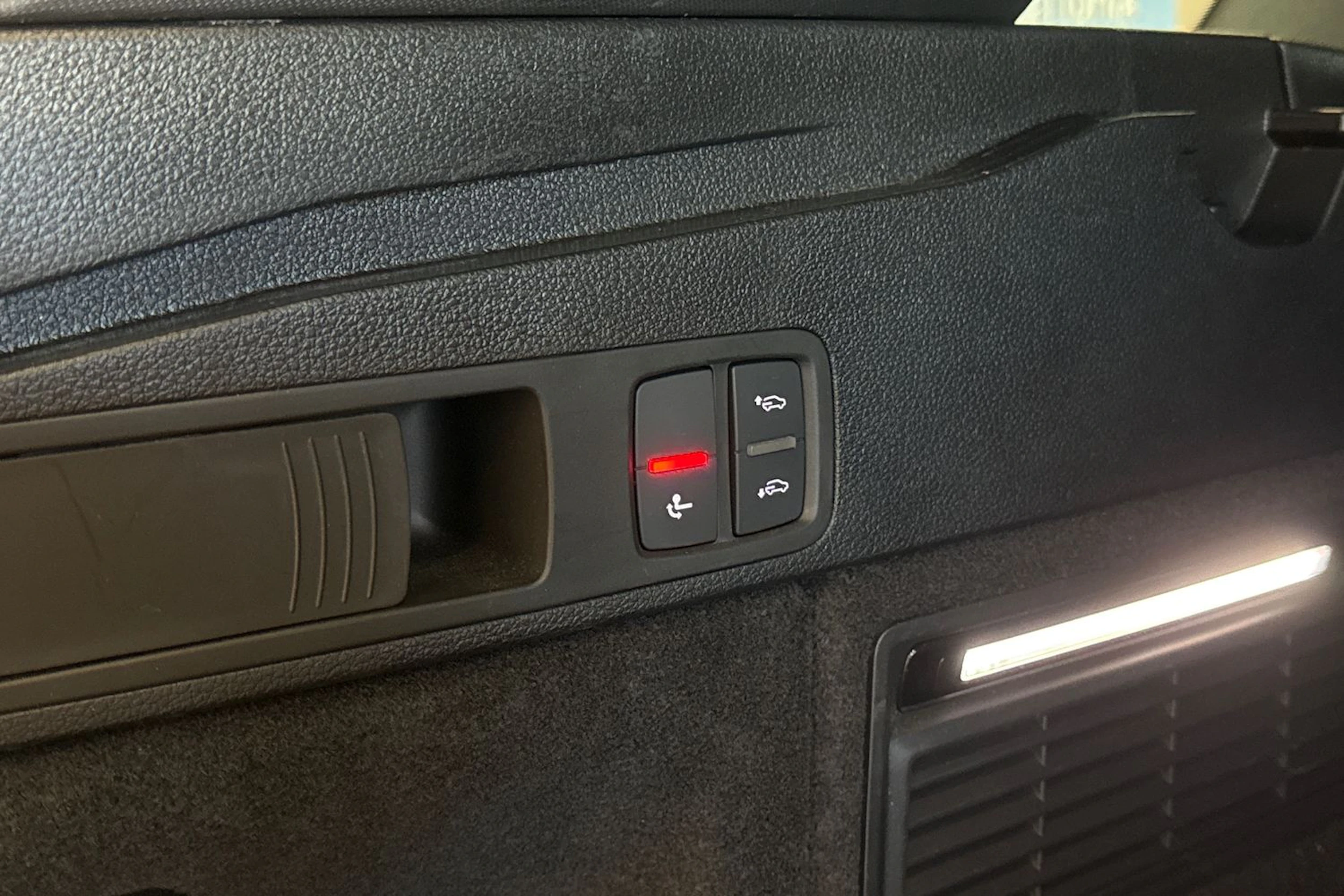 met. musta Audi Q5 2023 kuva 29.