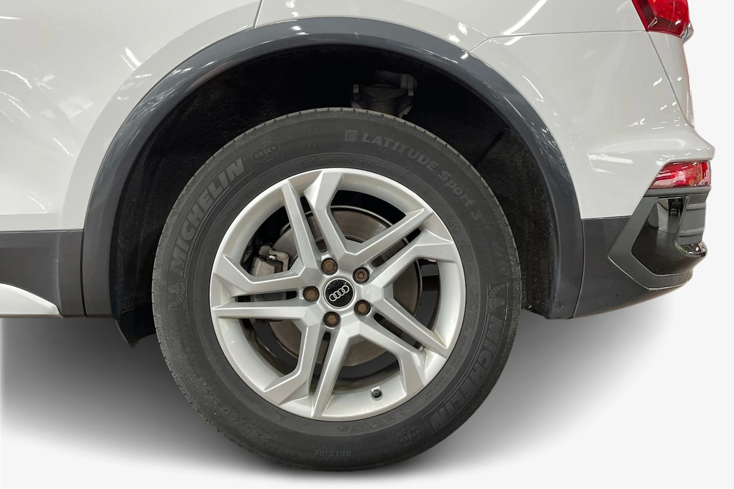 Audi Q5 2023 kuva 9.
