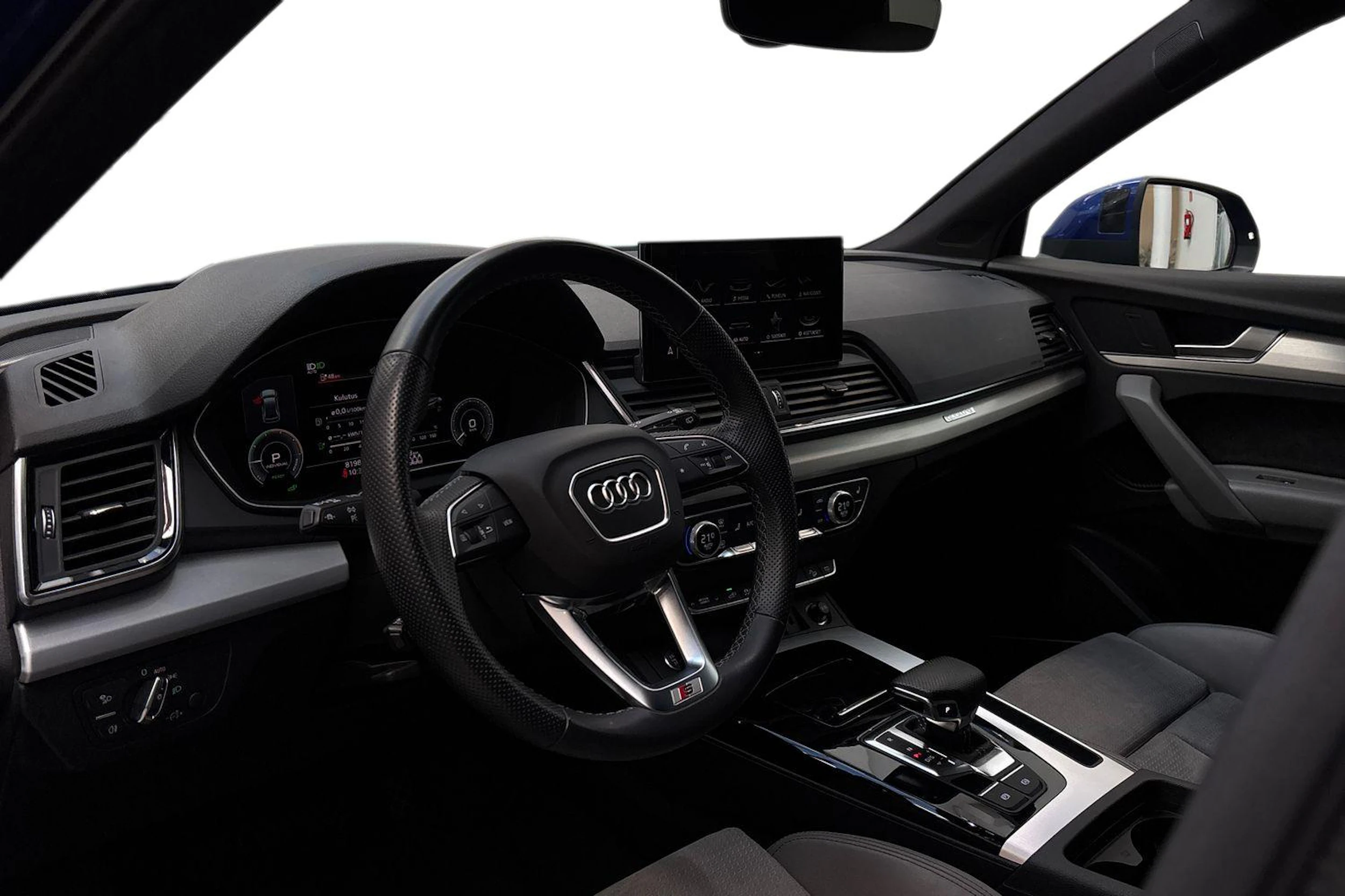 sininen Audi Q5 2023 kuva 6.