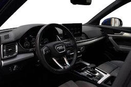 sininen Audi Q5 2023 kuva 6.