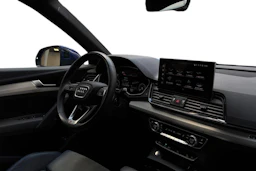 sininen Audi Q5 2023 kuva 7.