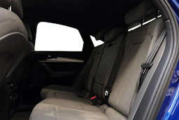 sininen Audi Q5 2023 kuva 8.