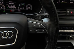 sininen Audi Q5 2023 kuva 18.