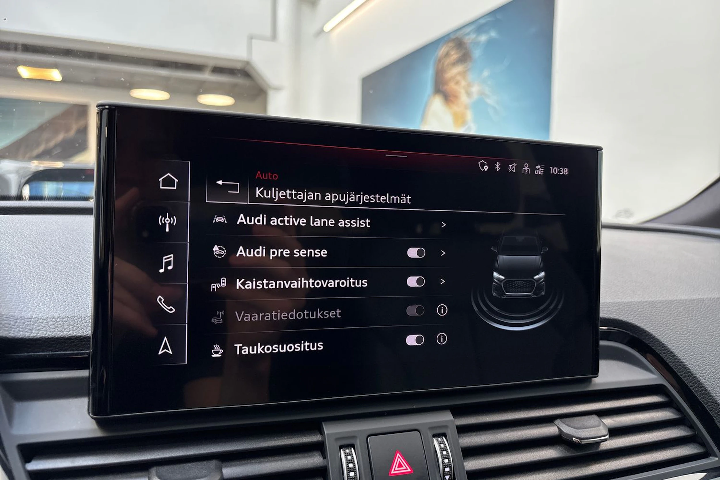 sininen Audi Q5 2023 kuva 24.