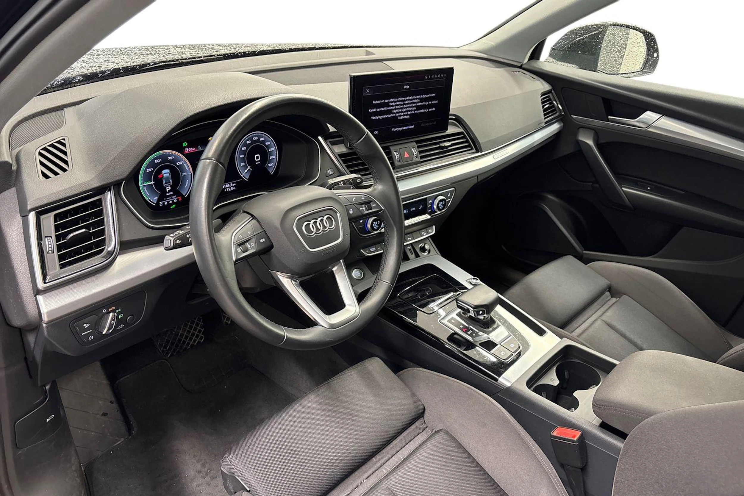 musta Audi Q5 2023 kuva 3.