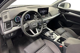 musta Audi Q5 2023 kuva 3.