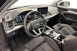 musta Audi Q5 2023 kuva 6.