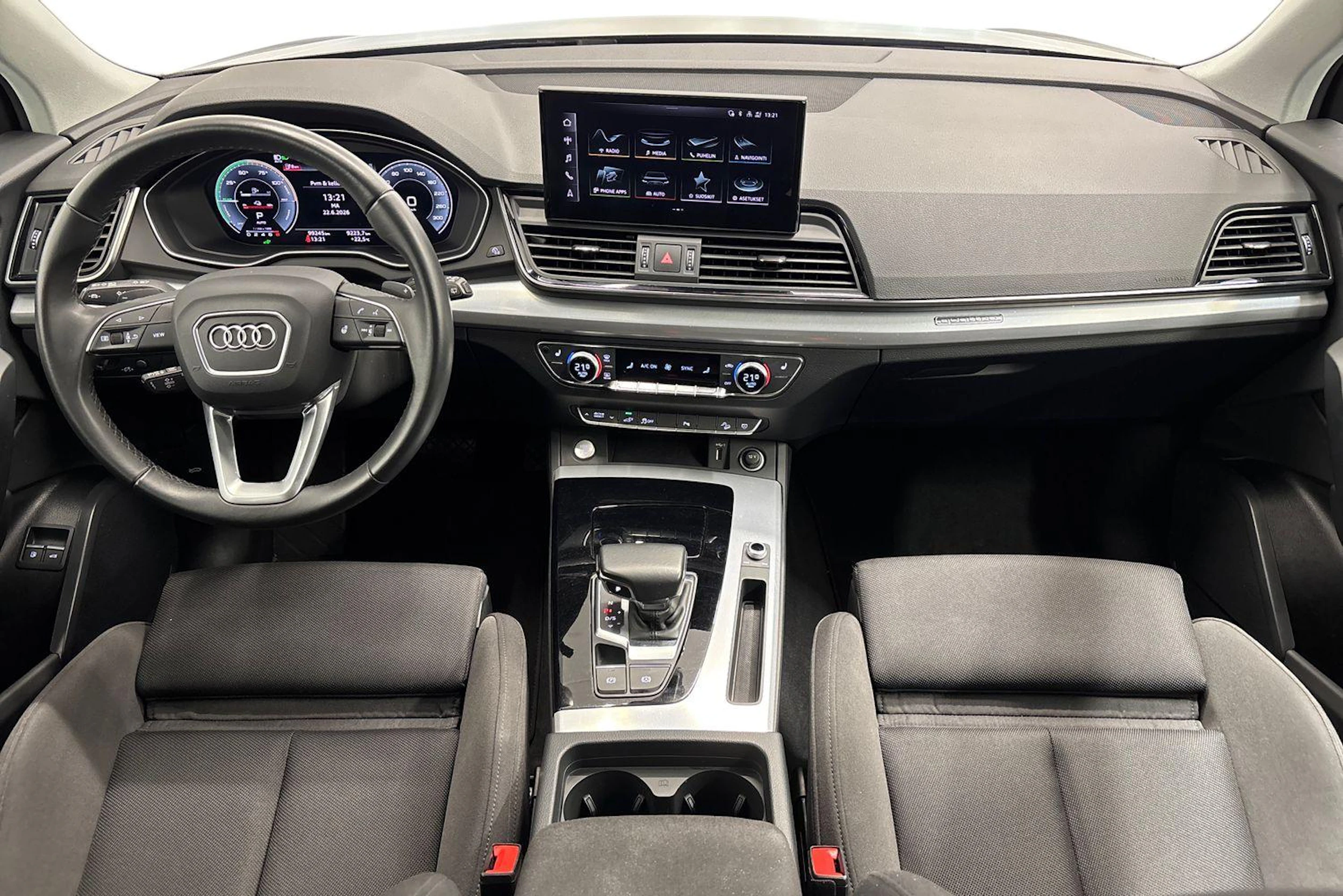 musta Audi Q5 2023 kuva 7.