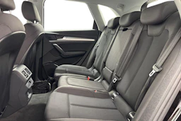 musta Audi Q5 2023 kuva 8.