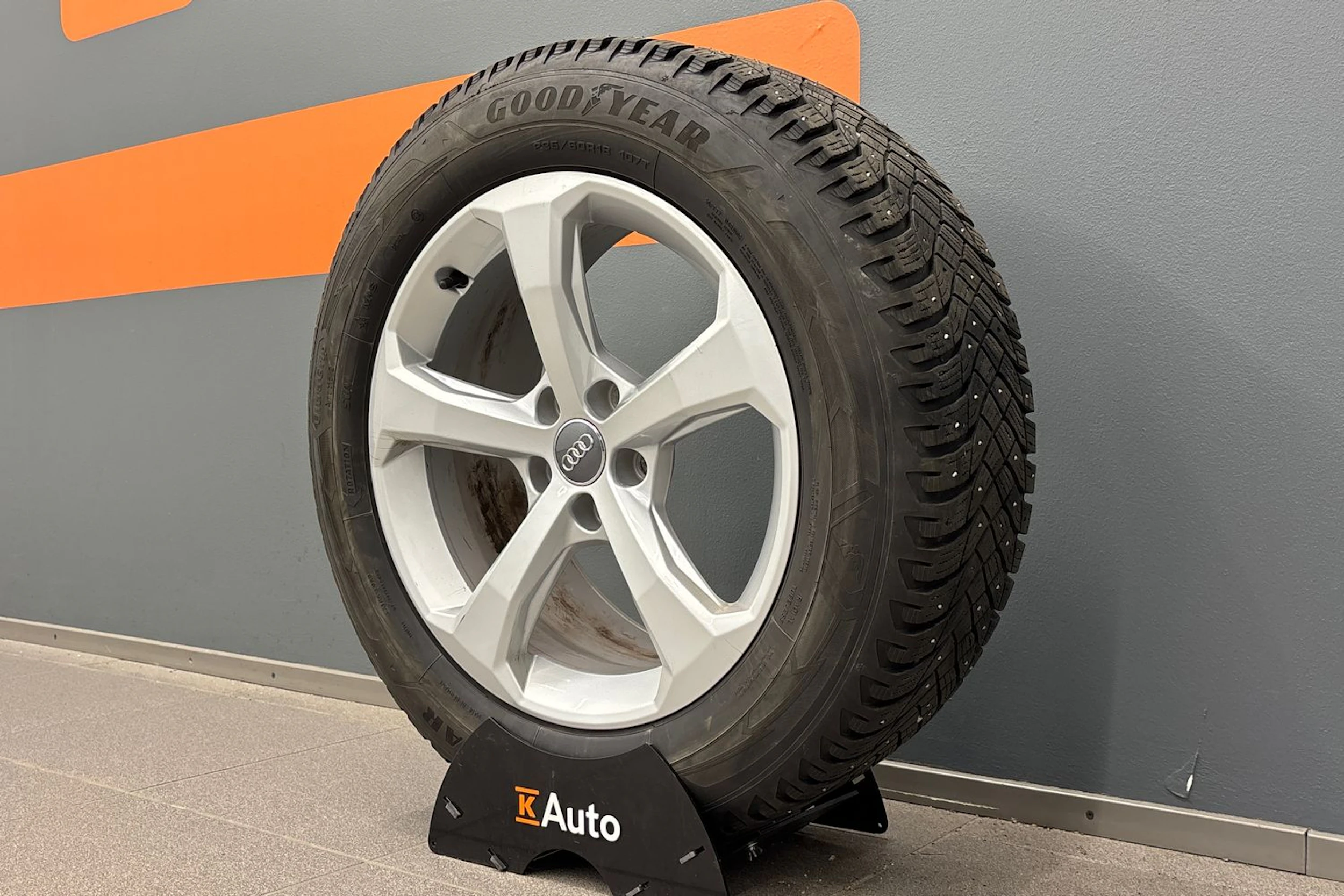 musta Audi Q5 2023 kuva 10.