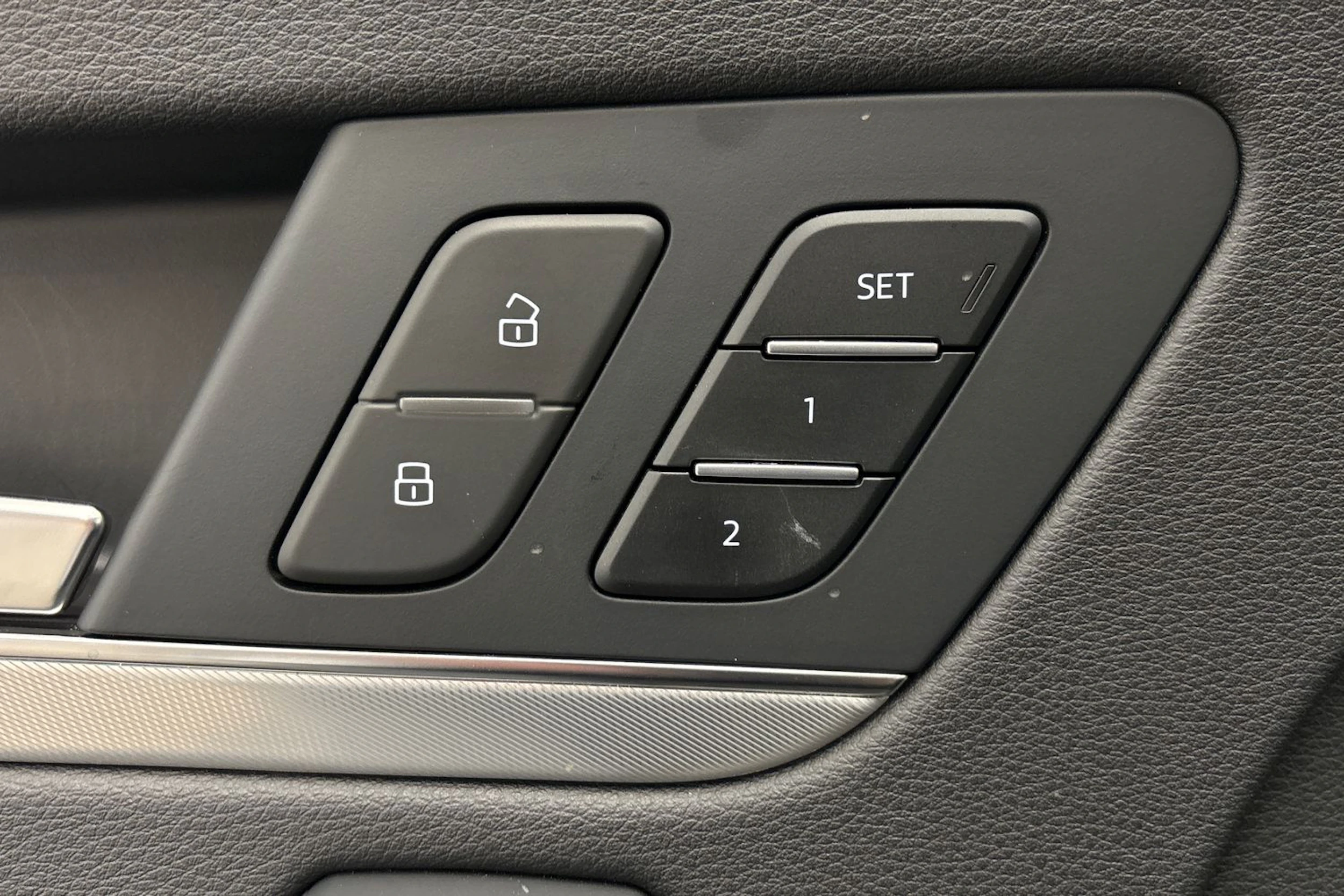 musta Audi Q5 2023 kuva 13.