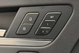 musta Audi Q5 2023 kuva 13.