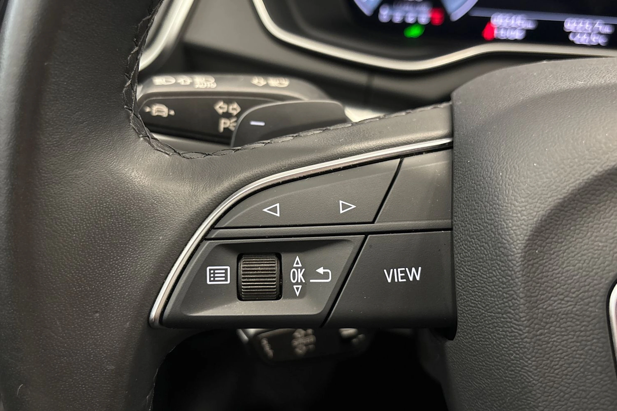 musta Audi Q5 2023 kuva 15.