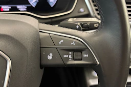 musta Audi Q5 2023 kuva 16.