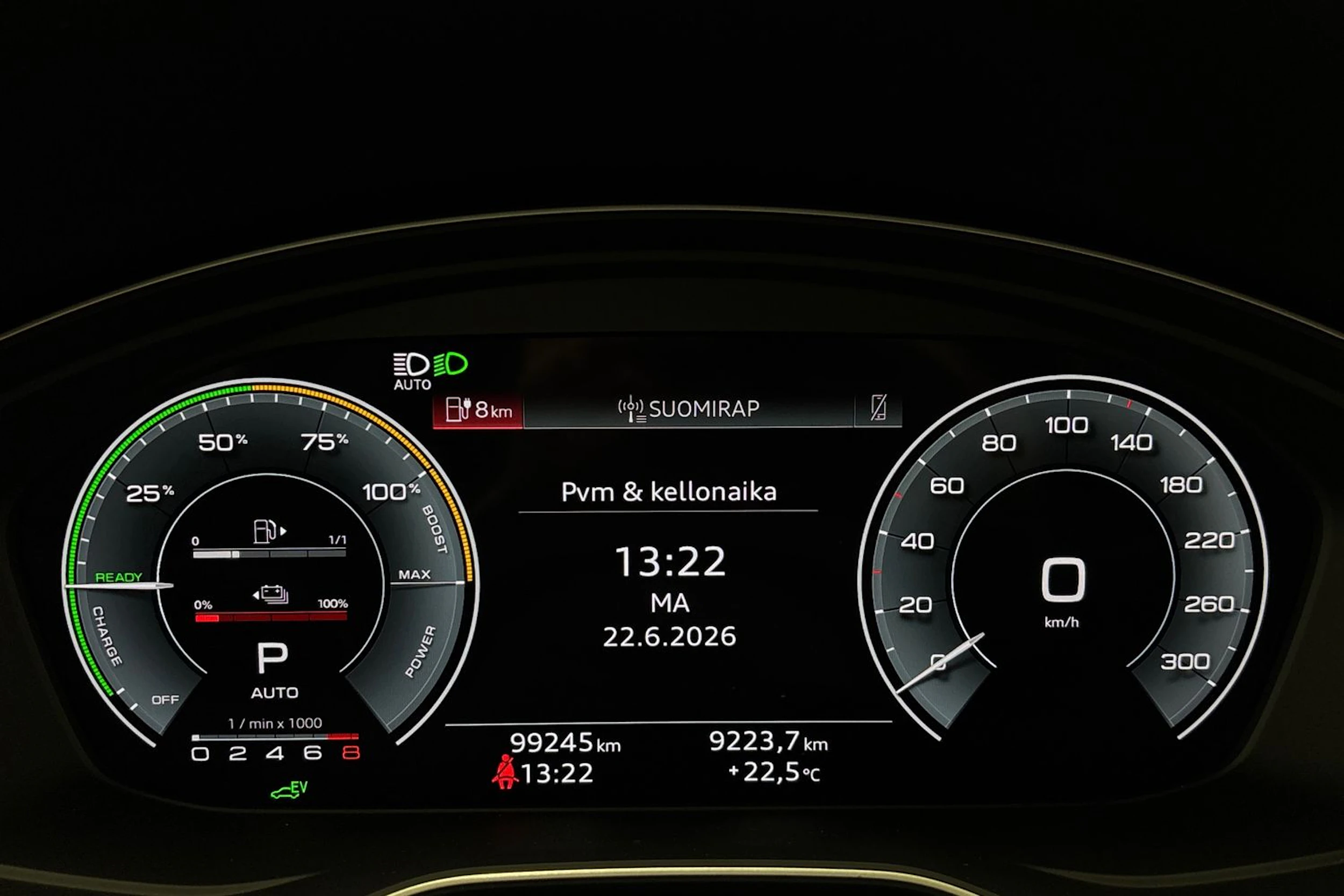 musta Audi Q5 2023 kuva 18.