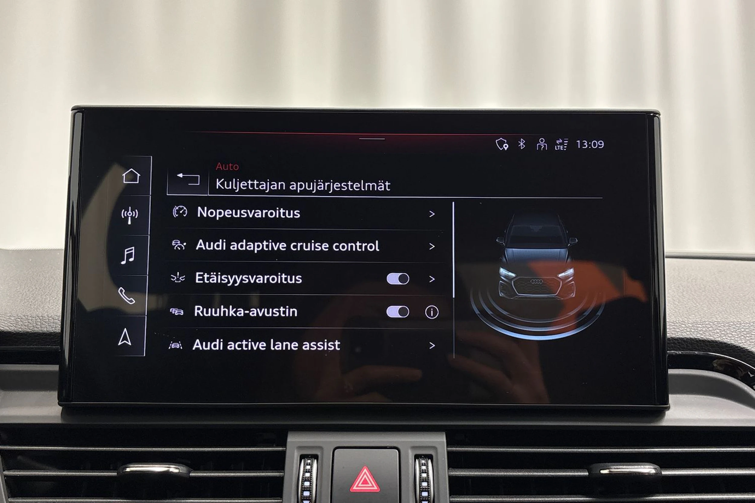 musta Audi Q5 2023 kuva 21.