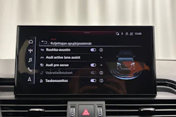 musta Audi Q5 2023 kuva 22.