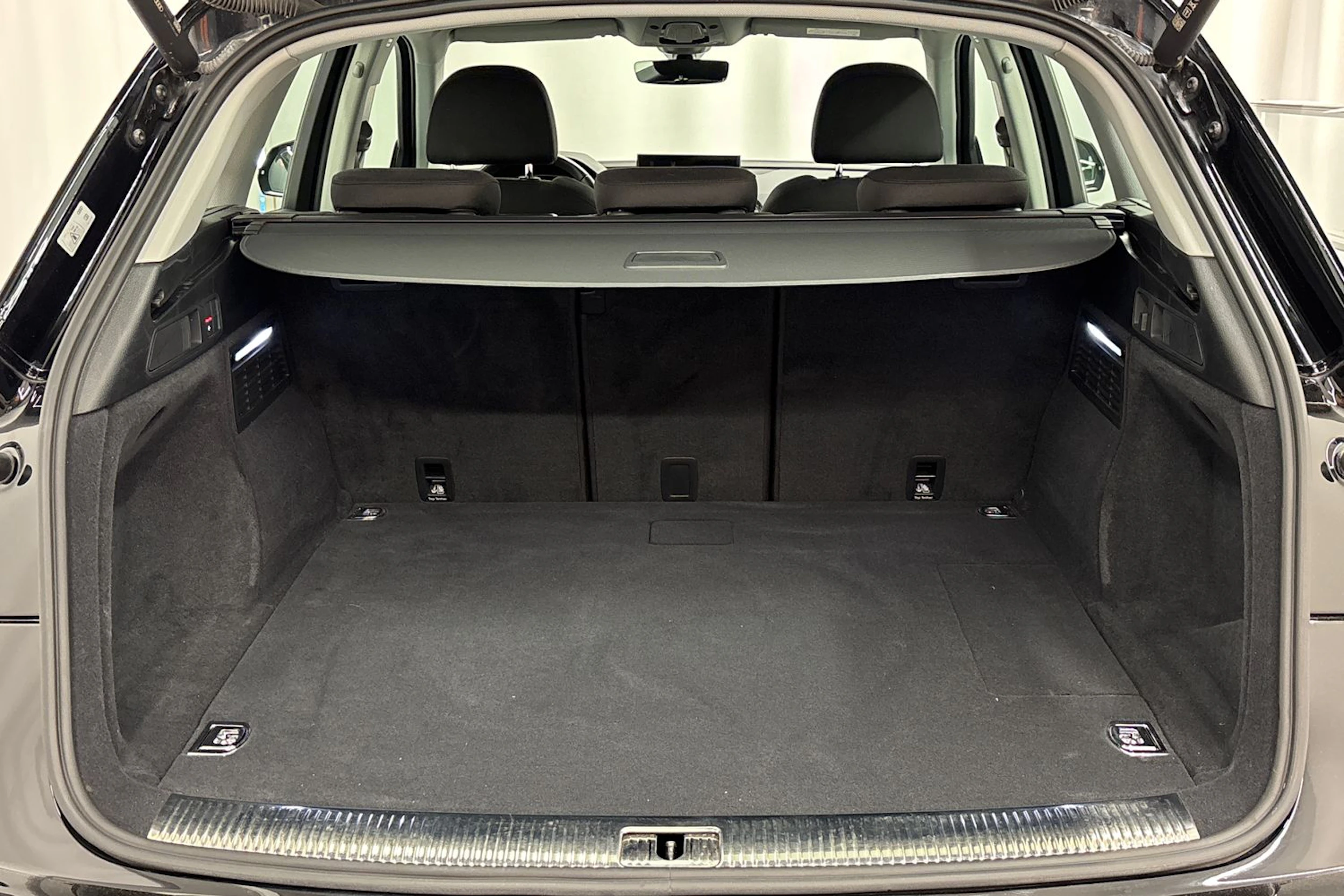 musta Audi Q5 2023 kuva 25.