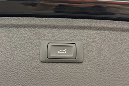 musta Audi Q5 2023 kuva 26.