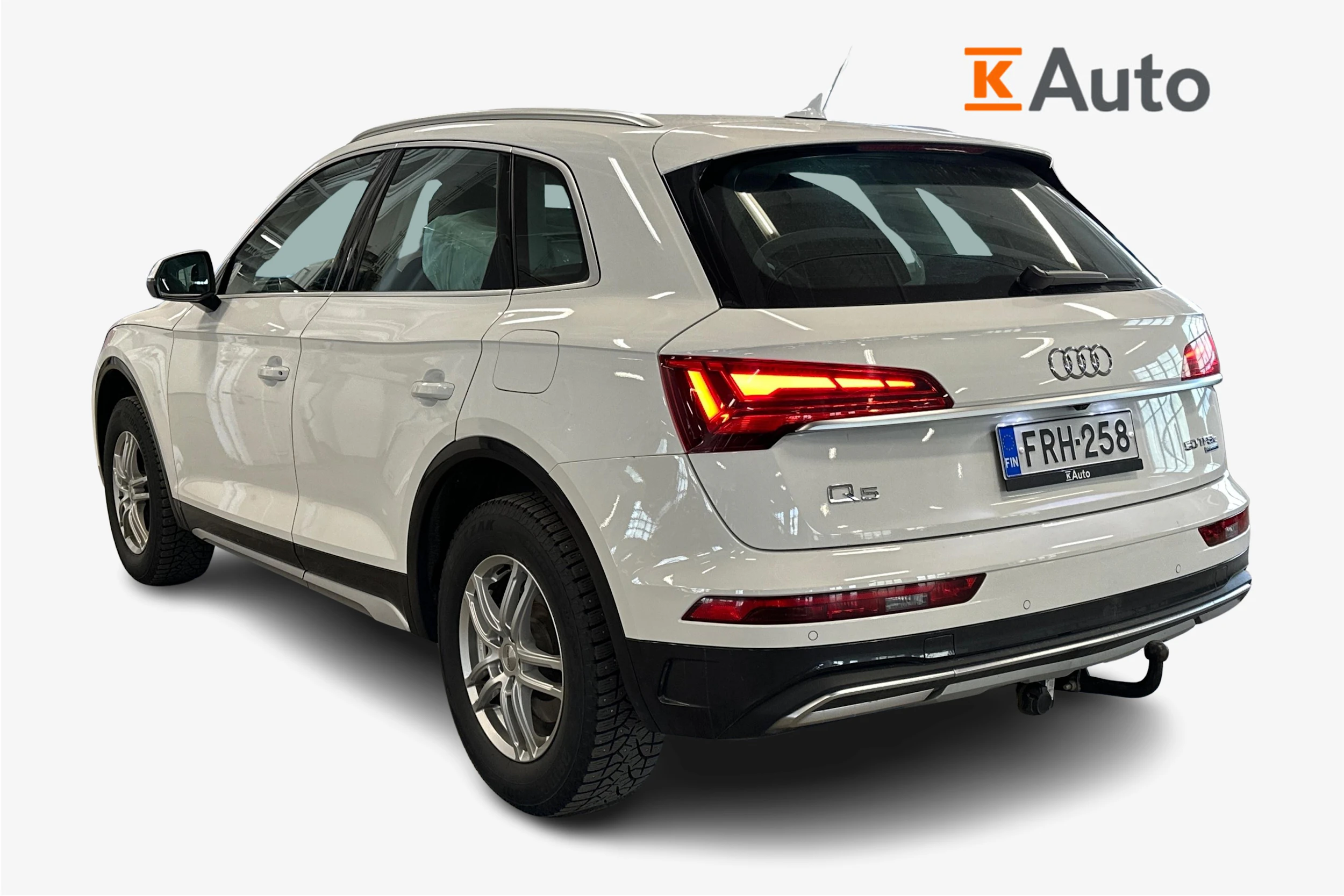 valkoinen Audi Q5 2023 kuva 2.