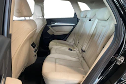 musta Audi Q5 2023 kuva 11.