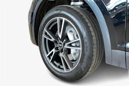 musta Audi Q5 2023 kuva 12.