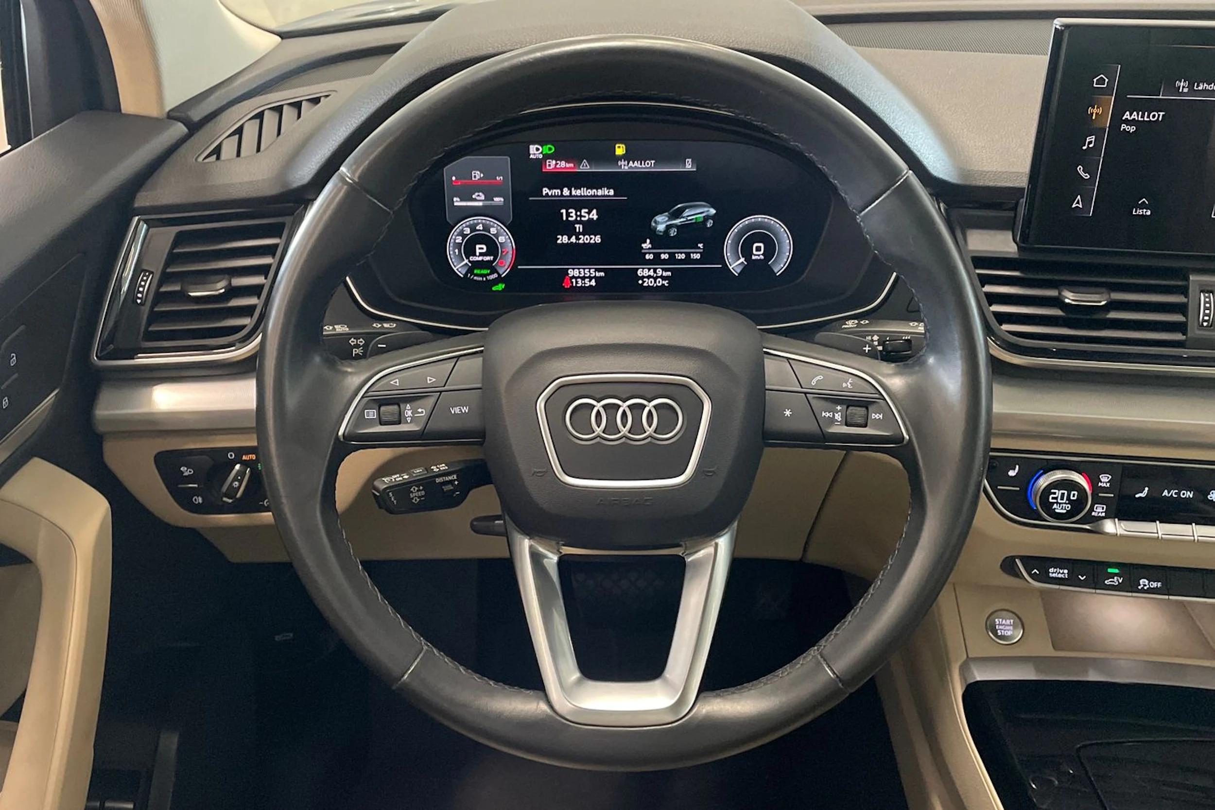 musta Audi Q5 2023 kuva 16.