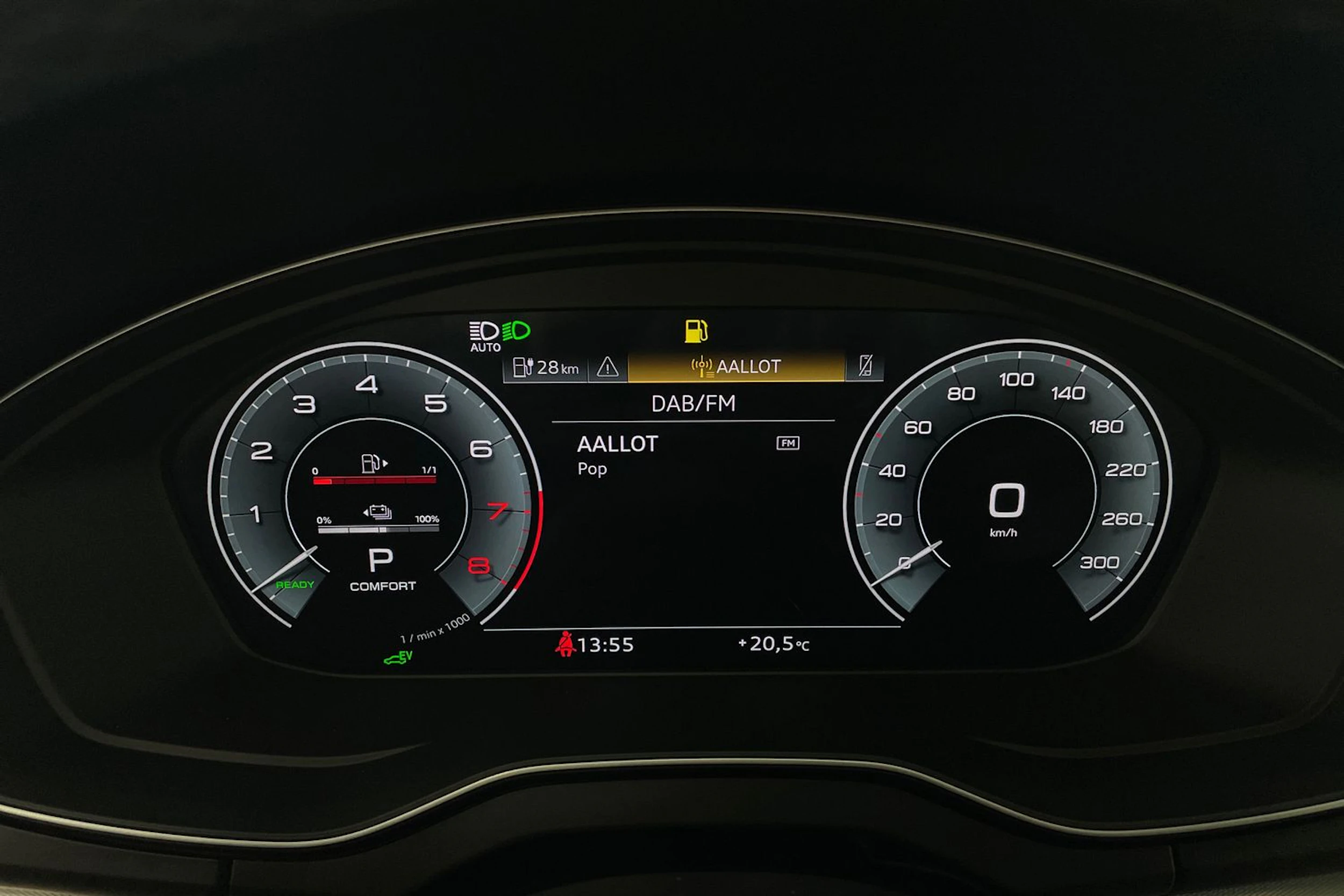 musta Audi Q5 2023 kuva 17.