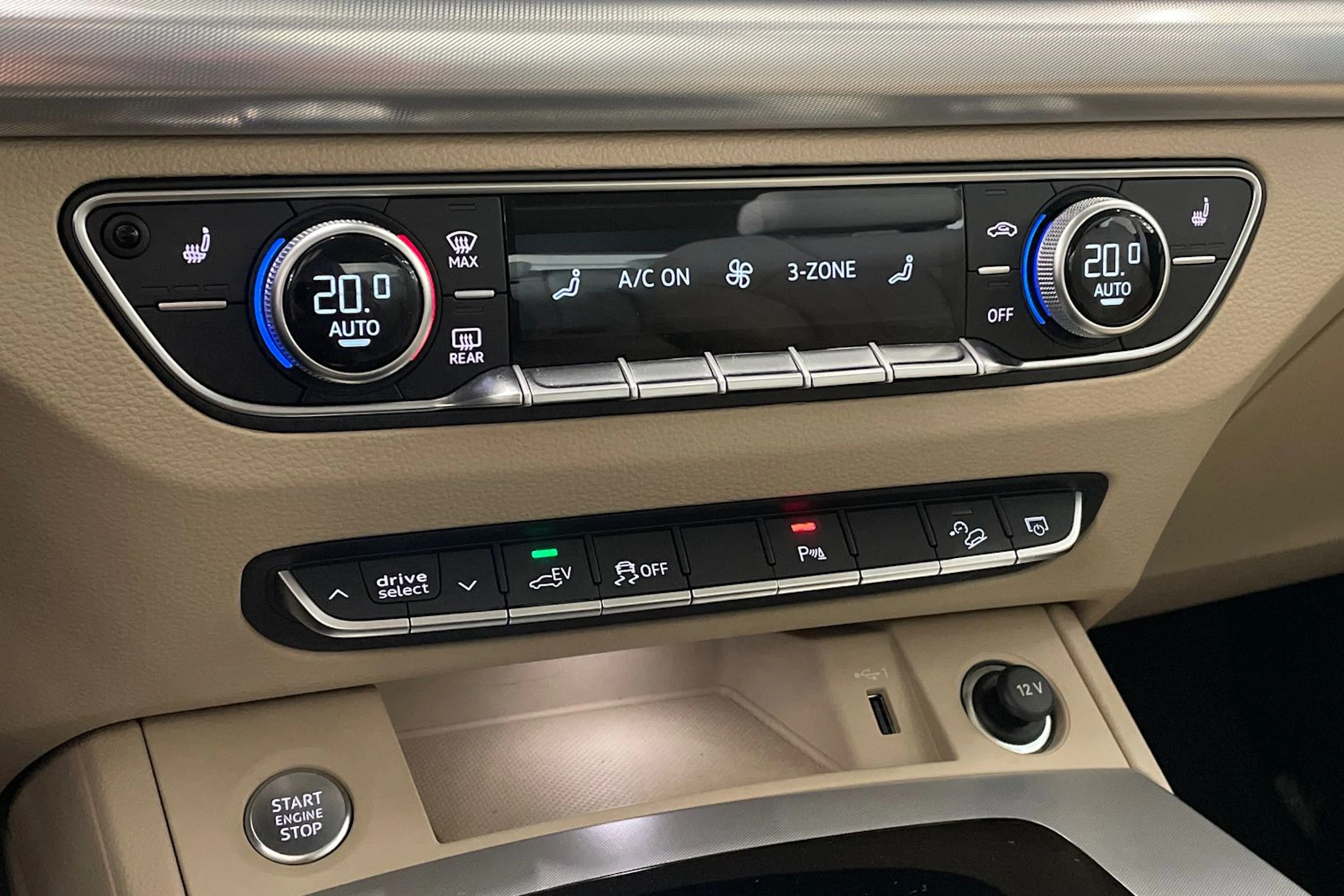 musta Audi Q5 2023 kuva 32.