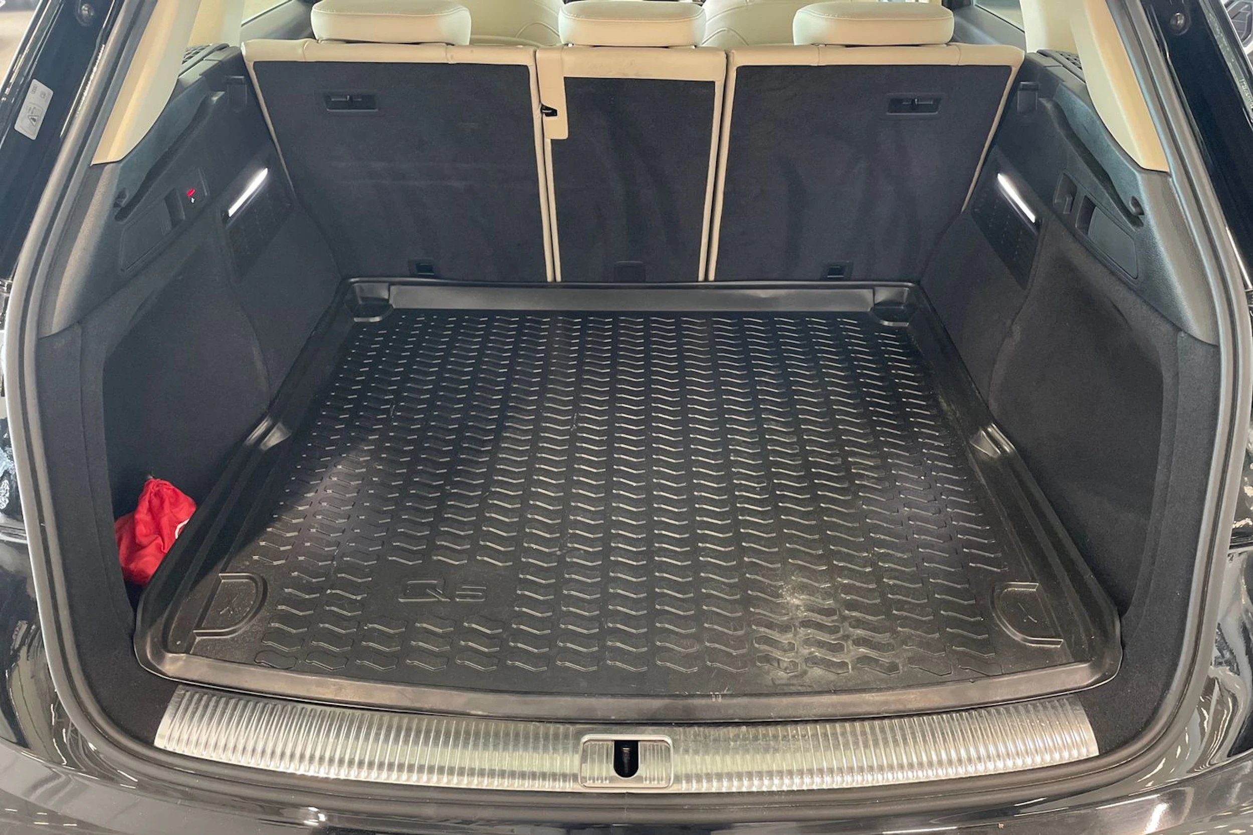 musta Audi Q5 2023 kuva 35.