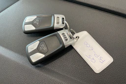 musta Audi Q5 2023 kuva 39.