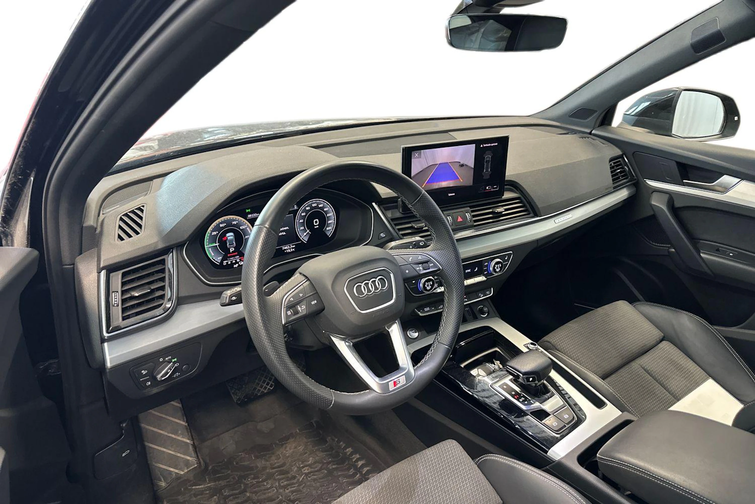 musta Audi Q5 2023 kuva 3.