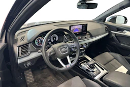 musta Audi Q5 2023 kuva 3.