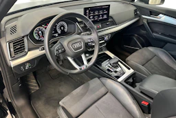 musta Audi Q5 2023 kuva 8.