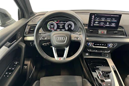 musta Audi Q5 2023 kuva 9.
