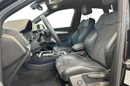 musta Audi Q5 2023 kuva 12.