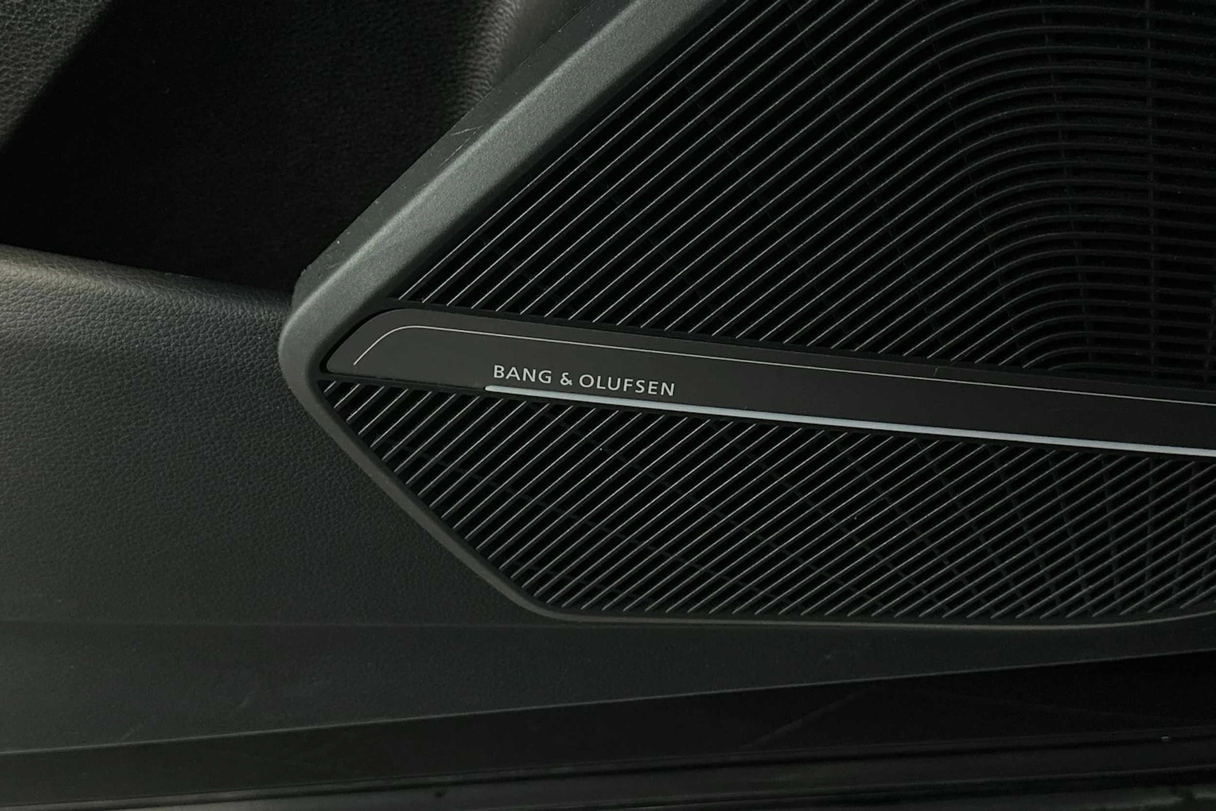 musta Audi Q5 2023 kuva 16.