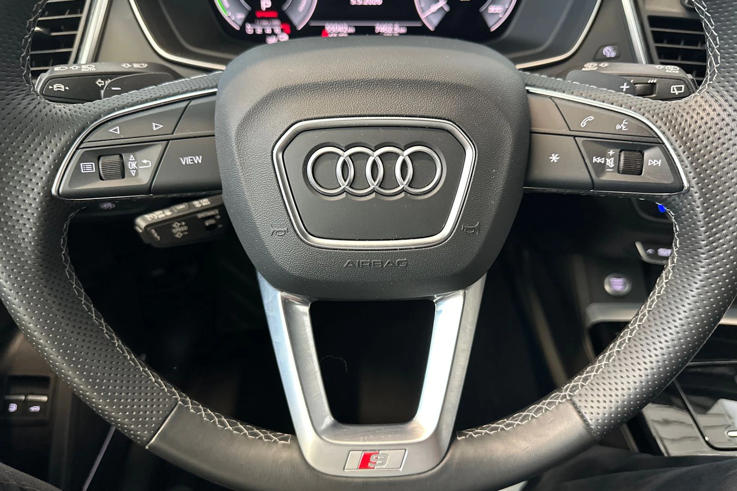 musta Audi Q5 2023 kuva 20.