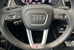 musta Audi Q5 2023 kuva 20.
